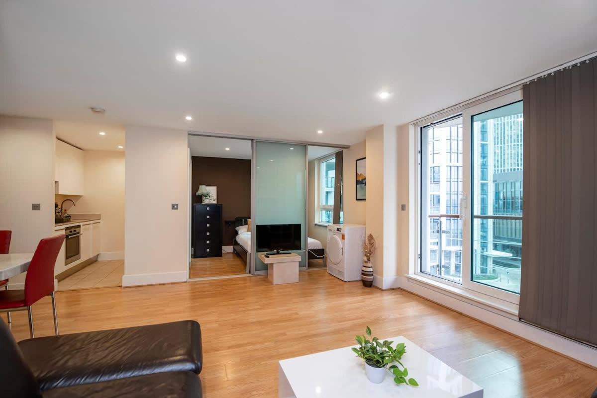 Compact Flat With A River View Close To Big Ben Apartment